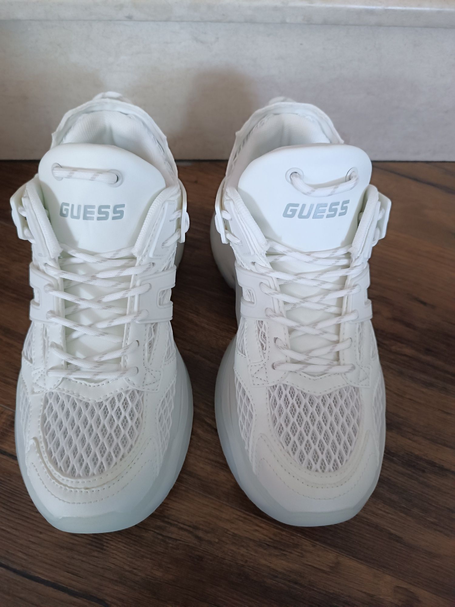 Сникърси Guess 39 номер