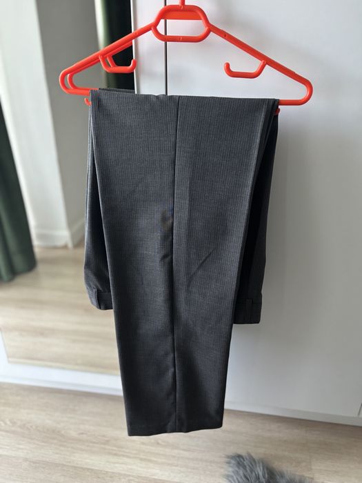 Pantaloni barbatesti subtiri de stofa gricu dungi fine