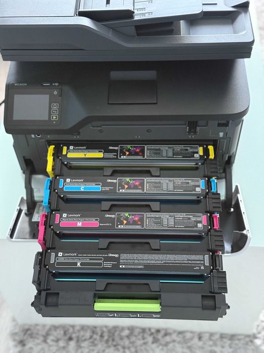 Imprimantă laser color Lexmark MC3224 perfectă pt. birouri și cabinete