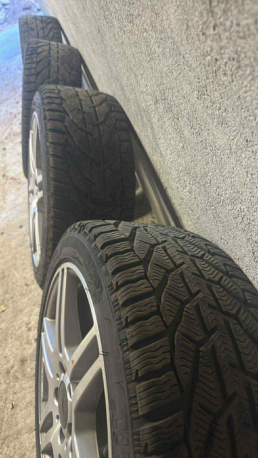 Гуми със джанти за Mercedes R18
