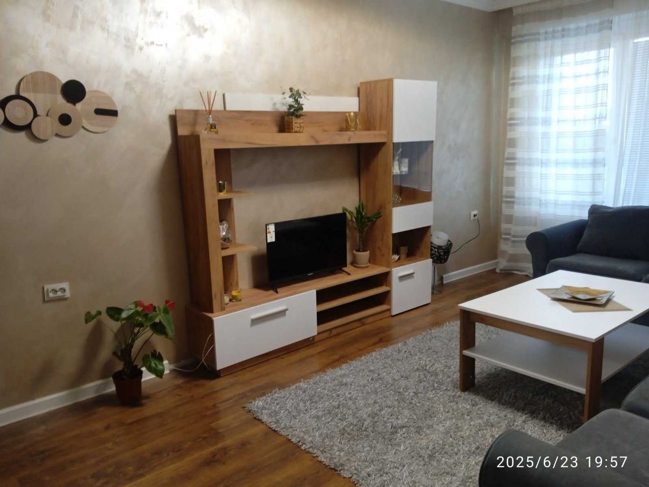 Дава се под наем Двустаен апартамент в София, Дружба 1 - 60 кв.м за 485 € - Снимка #1