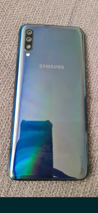 Vând Samsung a50 foarte bun