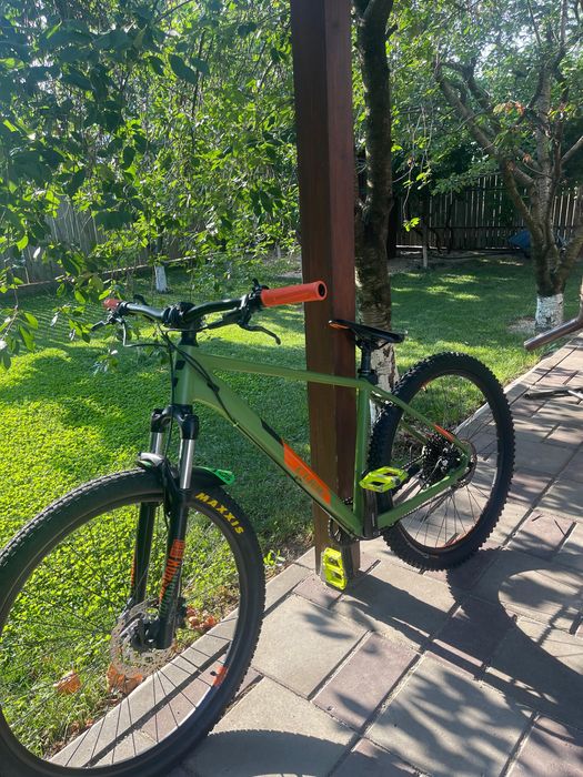 Bicicleta Cube analog hardtail
