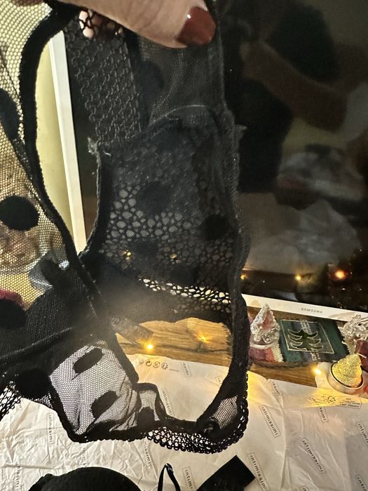 Изискан чисто нов комплект на Италианскиябранд Intimissimmi с поплънки