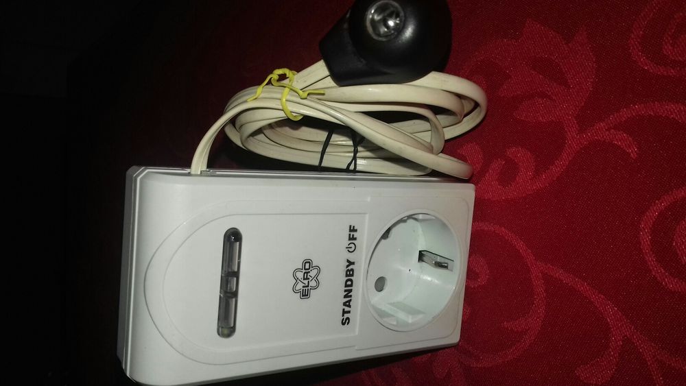 Vând priza Alro SK2 cu cablu și senzor acționată cu telecomanda/TV,AC