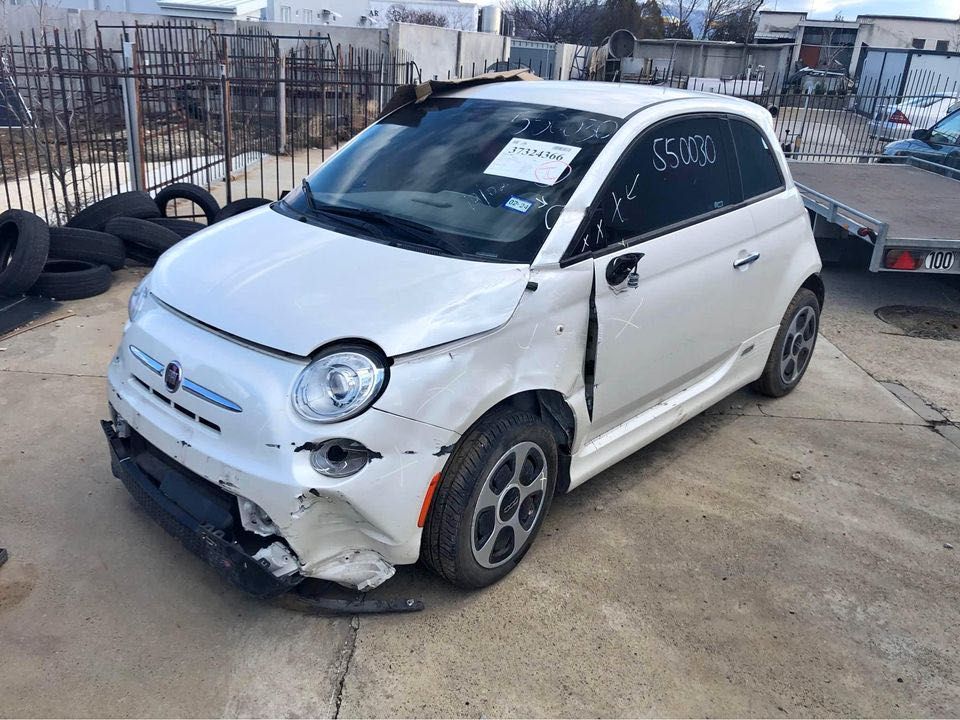 Fiat 500e на части