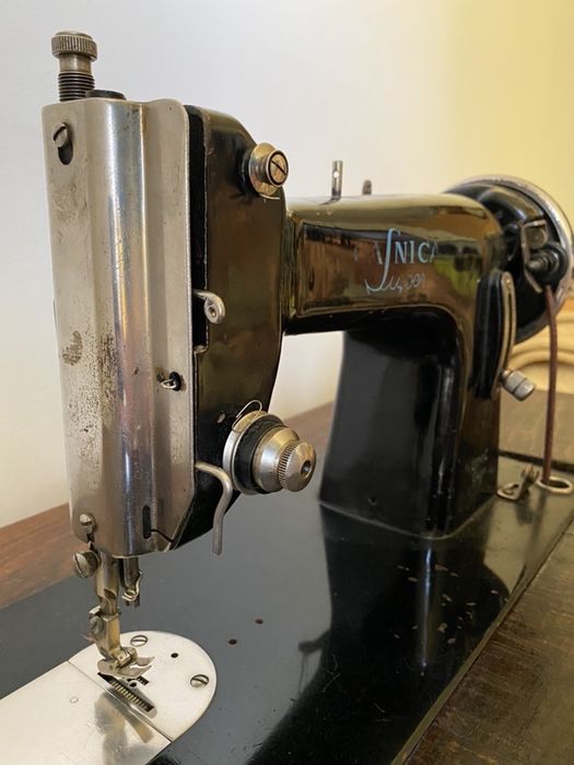 Masina de cusut si brodat CASNICA