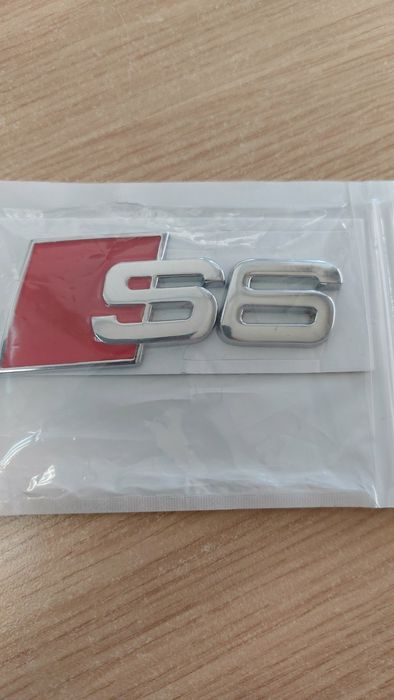 Продавам автомобилни емблеми