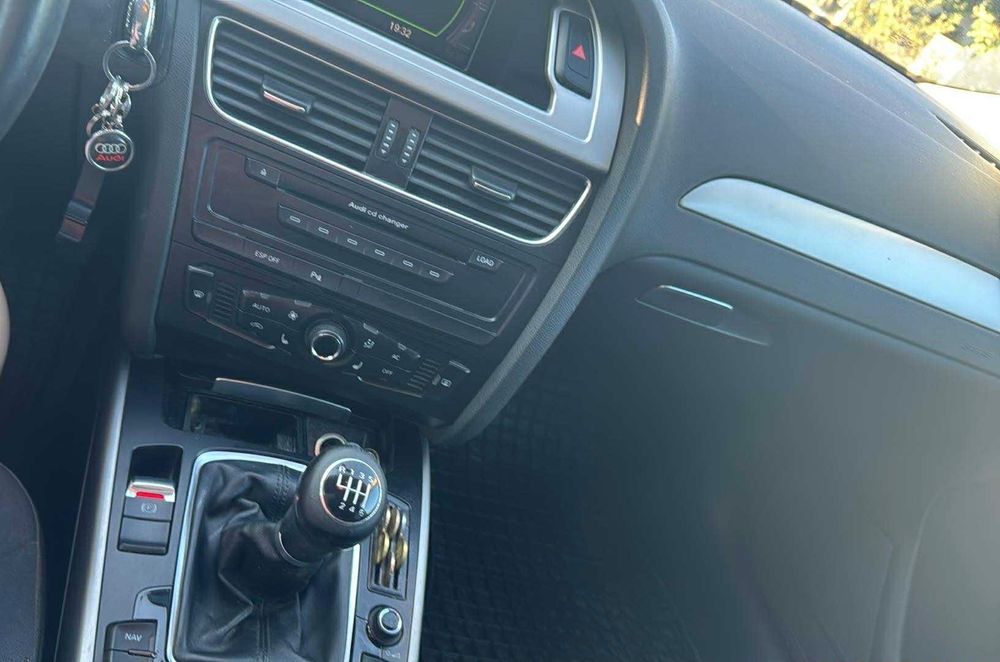 Audi A4 B8 2.0 TDI • Cutie manuală • Scaune încălzite •Revizie recentă