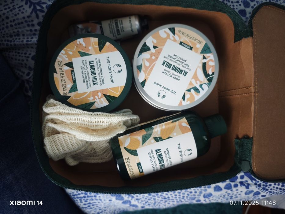 The body shop Almond Milk комплект