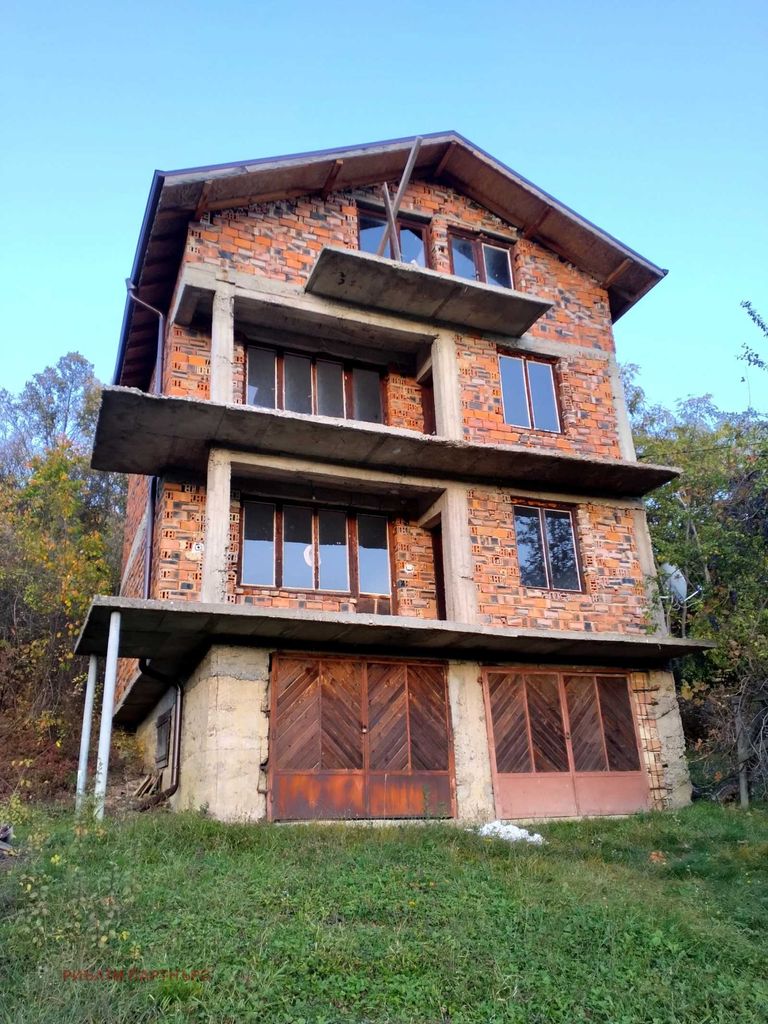 Продава се Къща в с. Долни Романци, Област Перник - 200 кв.м за 180 €/кв.м - Снимка #4
