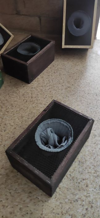 Vând ciururi și colivi