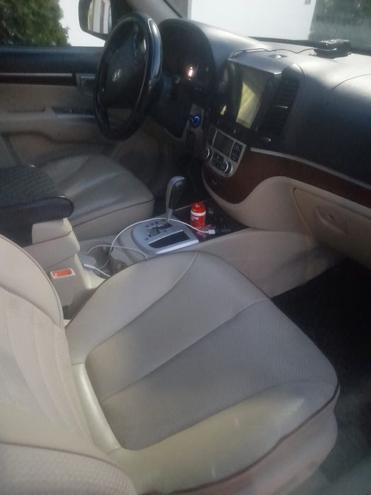 Vând Hyundai SantaFe