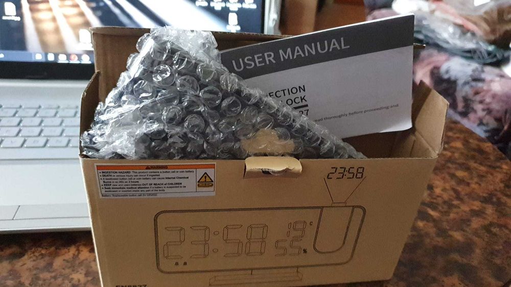 Ceas cu radio , proectie , temperatura ,.umiditate