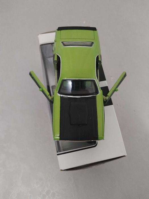 Vand 2 masinute metalice la scara1:32