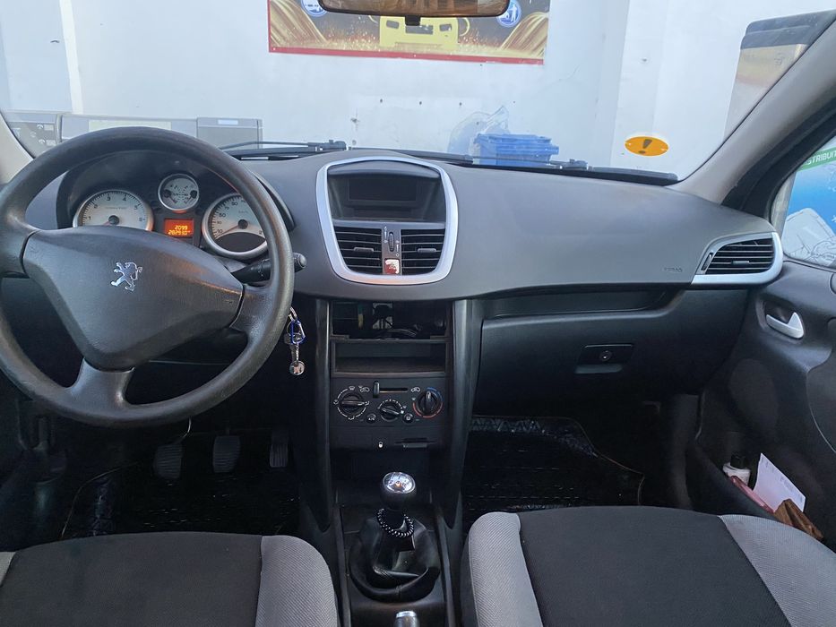 Vand sau schimb peugeot 207