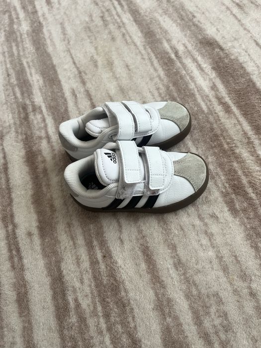 Обувки на Адидас 23 р-р