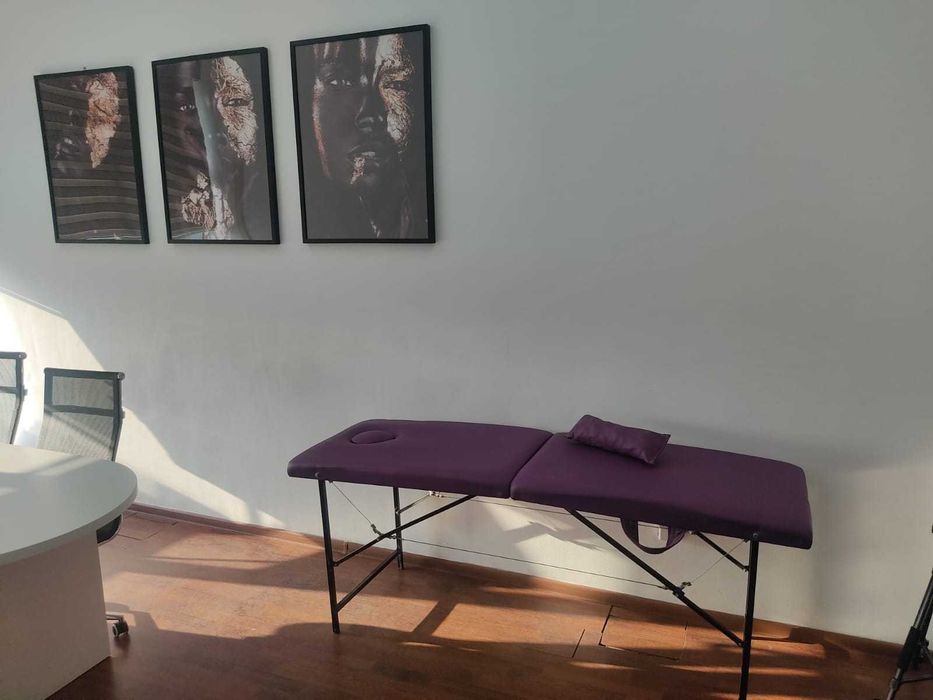 Продам кушетки бордового цвета