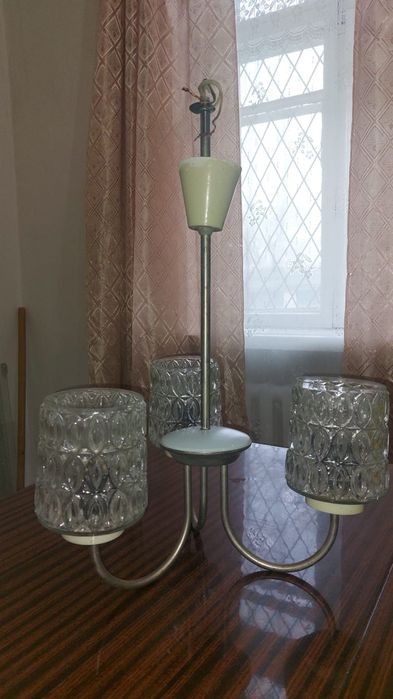 Продам люстру 3 рожковая