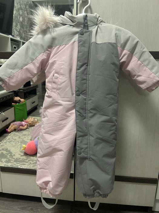 Продам детский зимний комбинезон на девочку 86рр