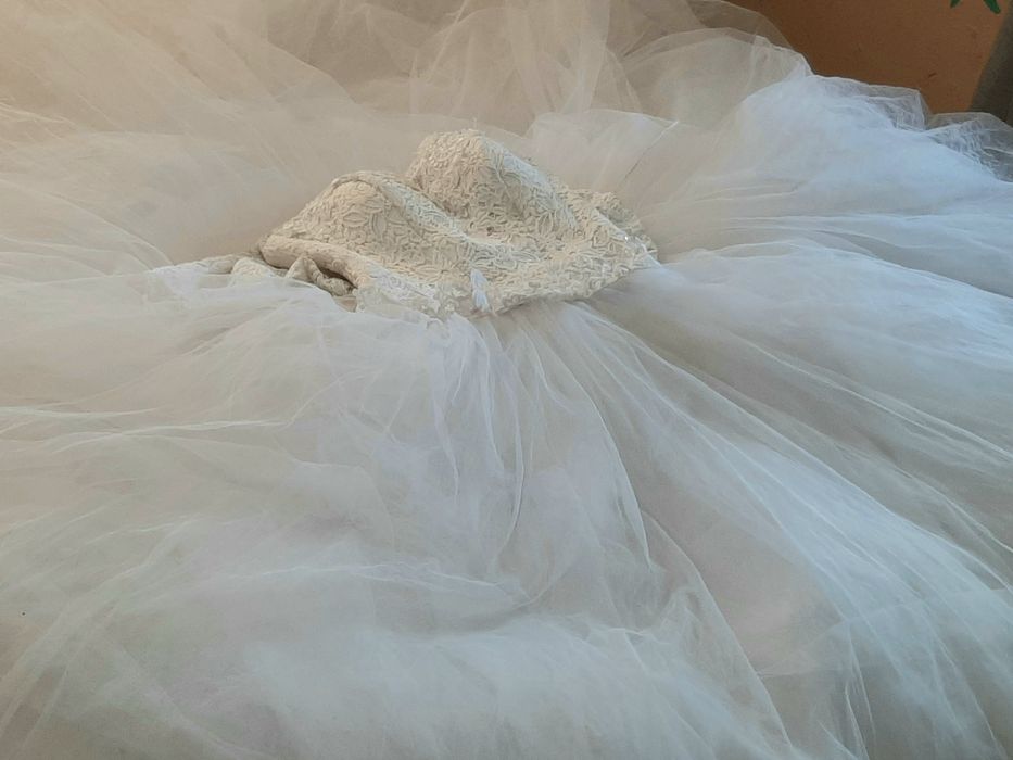 Vând 2 rochii de mireasa mătase naturală!