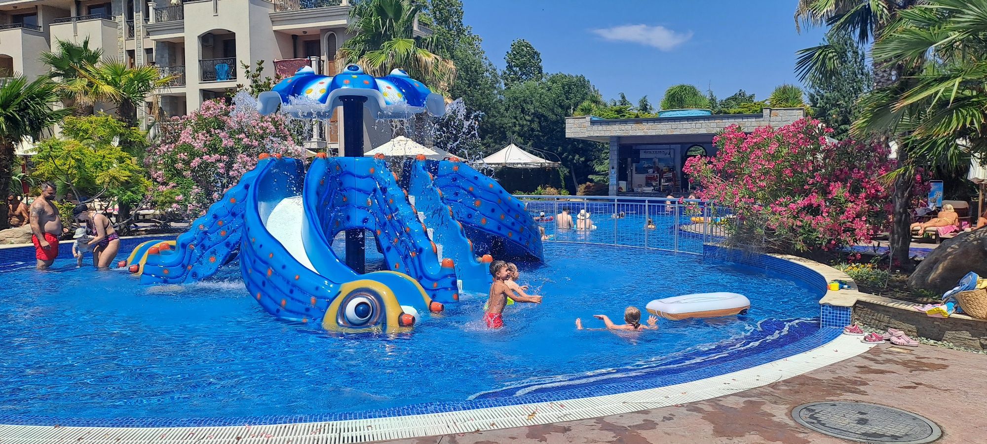 Апартаменти под наем в к-с Cascadas Family Resort. Слънчев Бряг.