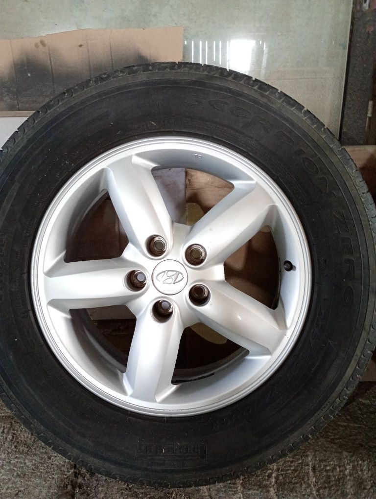 Хюндай оригинални джанти със летни  гуми 235/65/17 7JET41 5x115 цо67