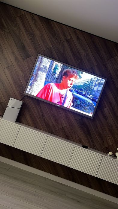 Продам срочно телевизор