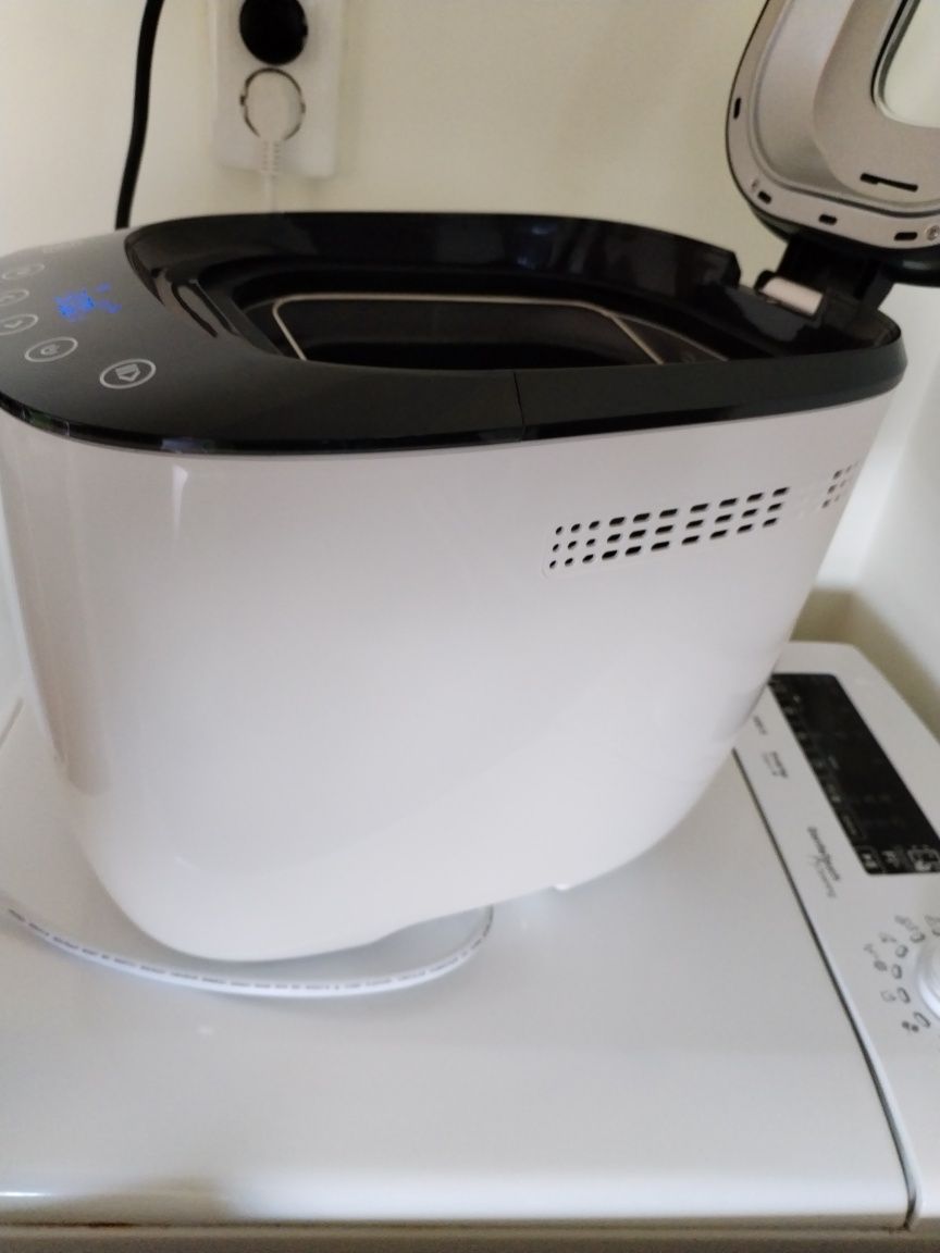 Masina de paine Heinner HBM-900WHBK