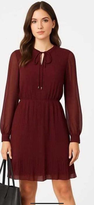 Нова рокля, с етикет, в бордо хит цвят за сезона есен/зима