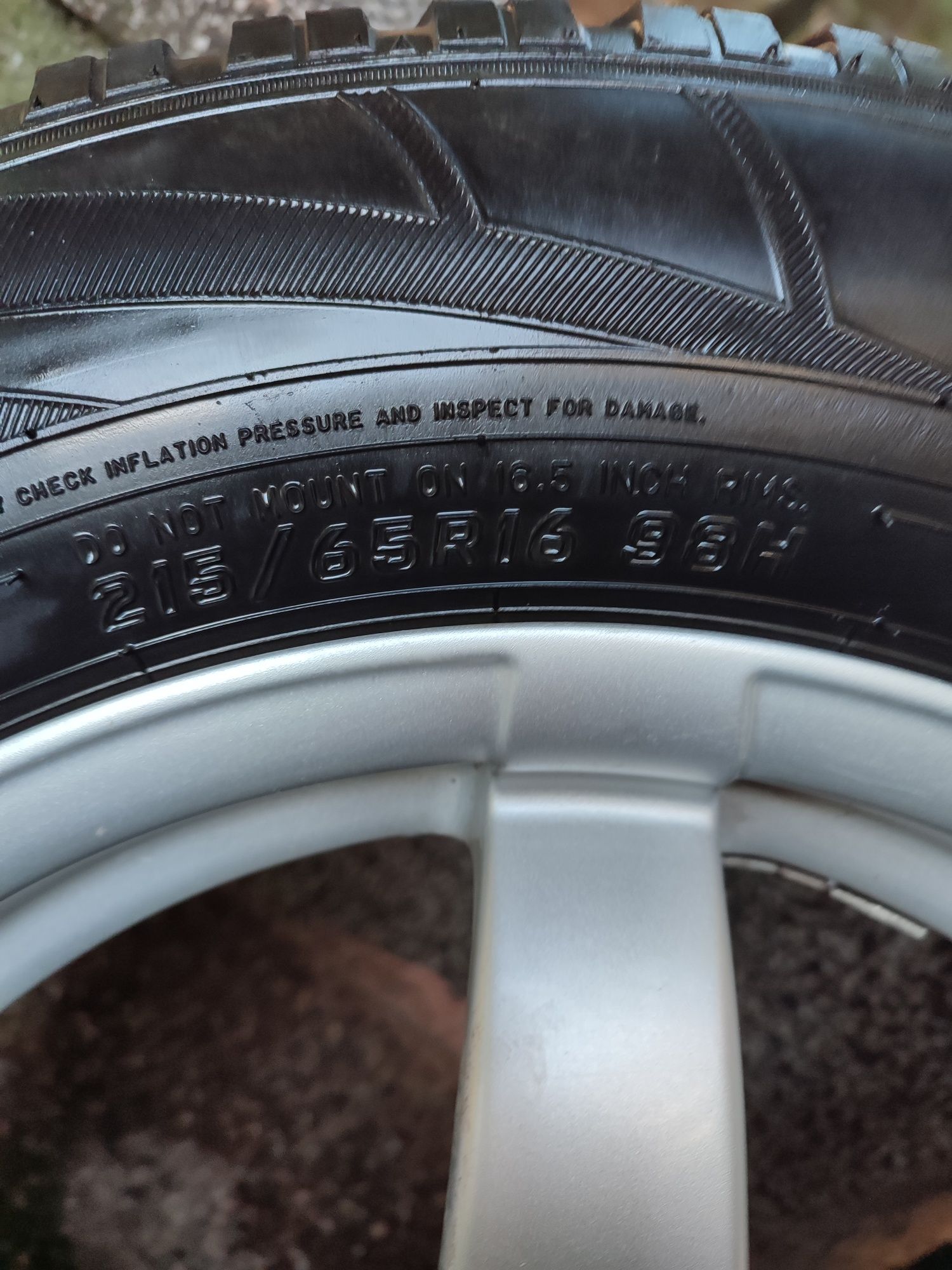 Лята джанта Rial със зимни гуми Falken 215/65/16