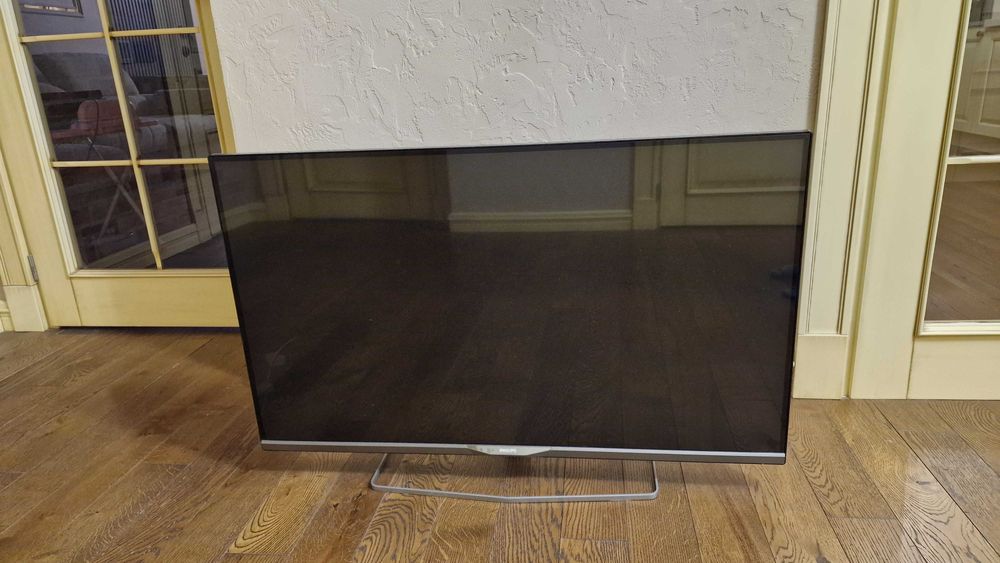 Продам телевизор Philips 42 дюйма на зап.части