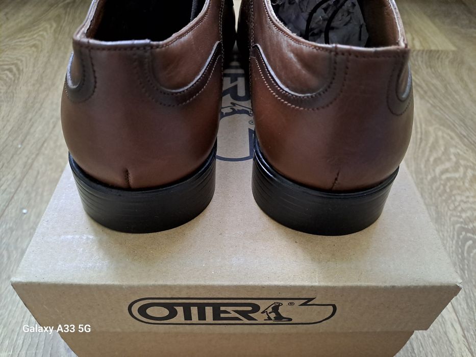 Vand pantofi noi din piele naturala pentru bărbați, brand Otter. 
Mari