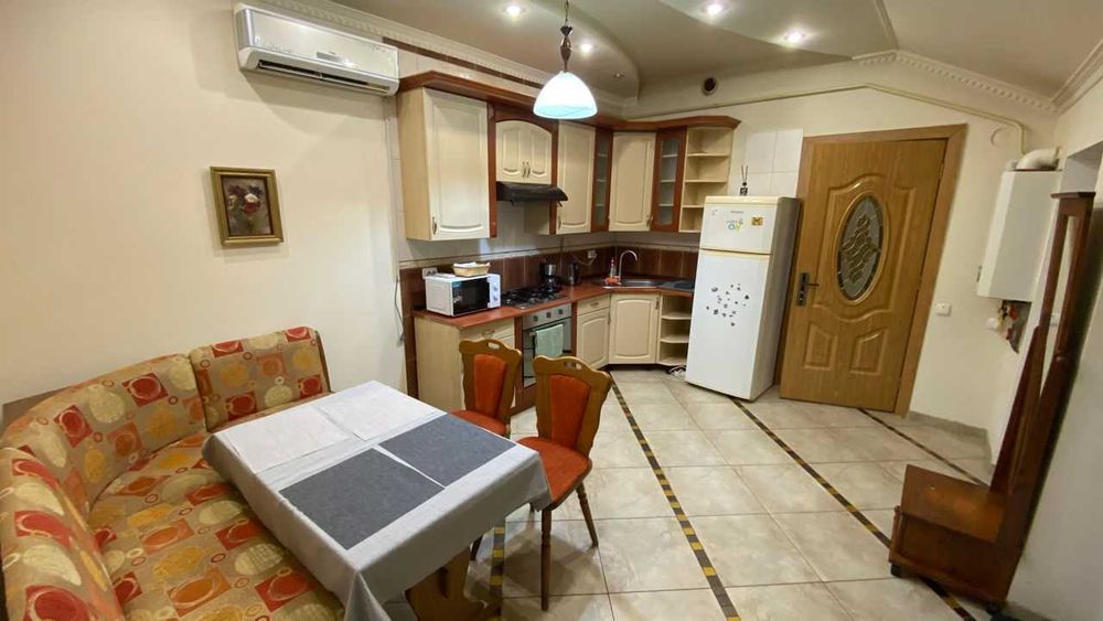 Дава се под наем Двустаен апартамент в София, Център - 70 кв.м за 425 € - Снимка #2