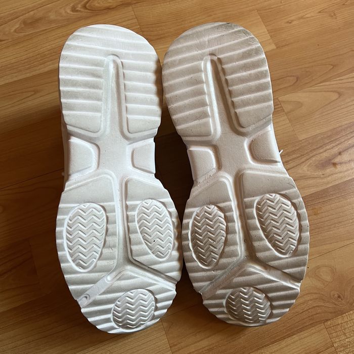 Adidasi sport ca noi
