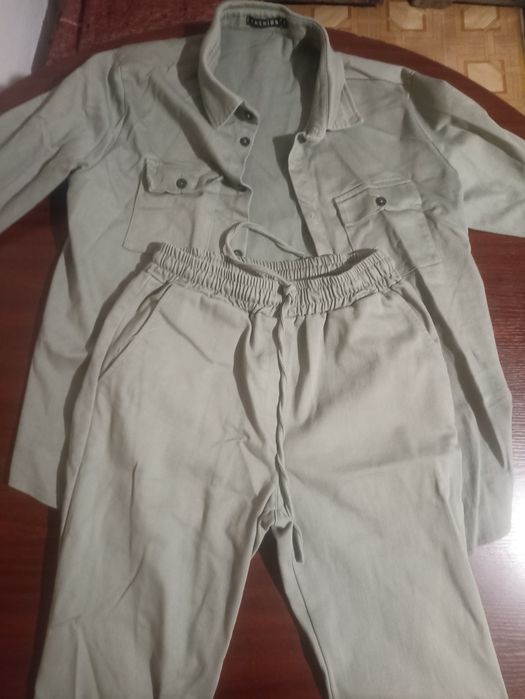 Прадается одежда двойка (рубашка; брюки)