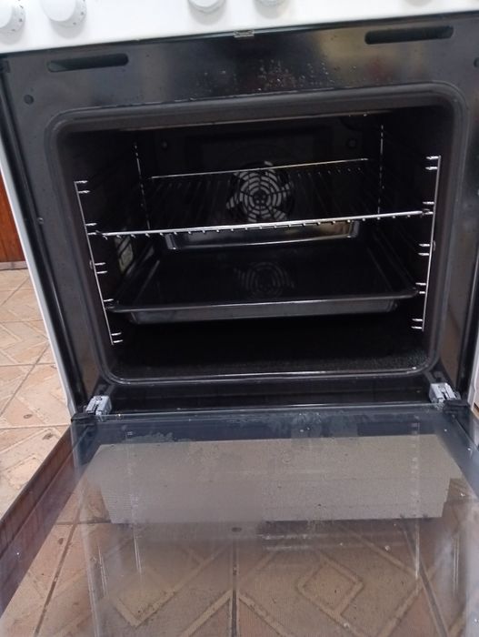 Свободно стояща печка с керамичен плот Voss Electrolux 2 год.Гаранция!