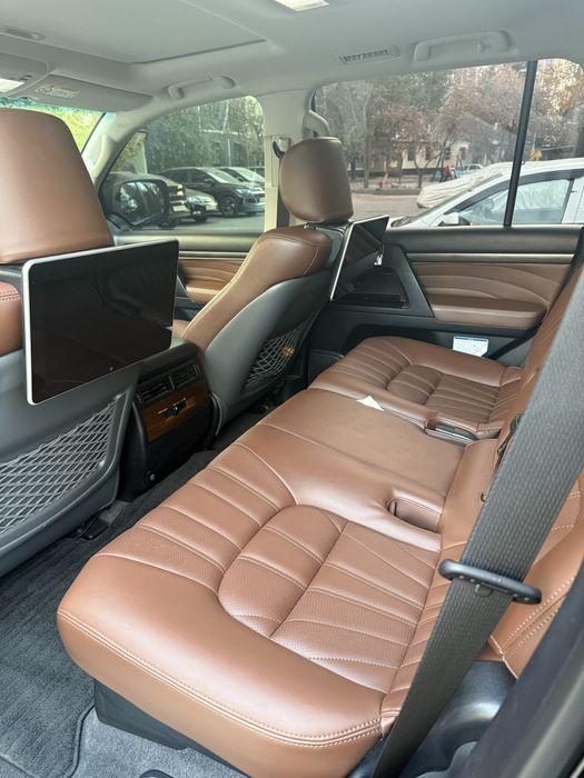 Продется  Toyota Land Cruiser 200 год 2021