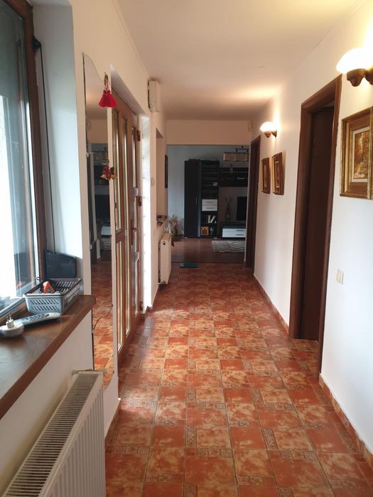 Casa la curte in Adunatii Copaceni