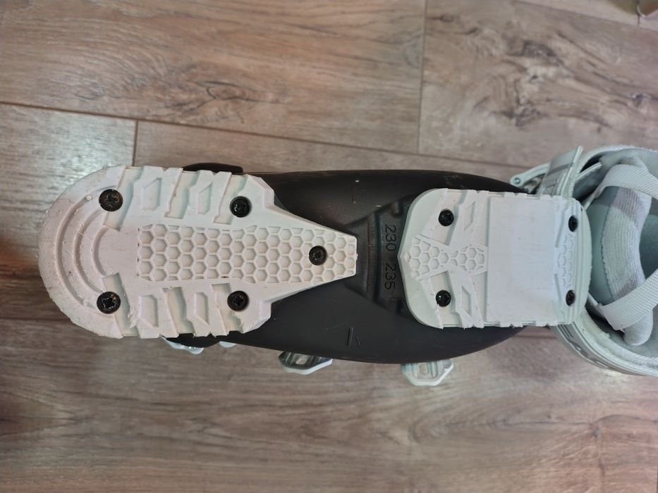 Vând clăpari Head, mărimea 23 - 23,5. Stare impecabilă.