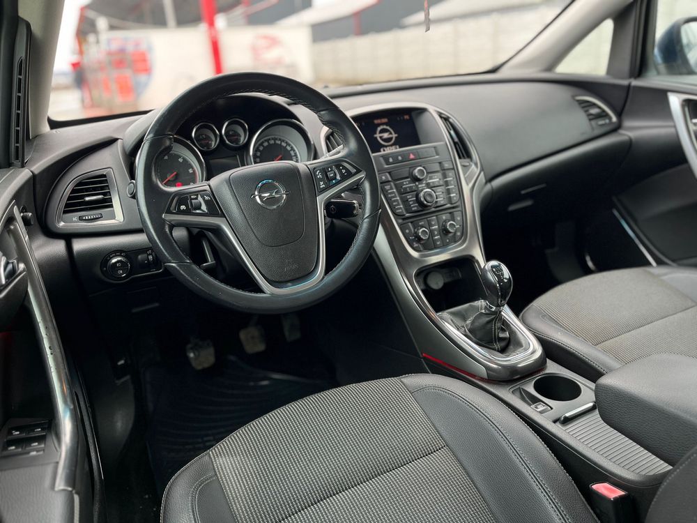 Opel Astra J- Navi/Xenon/Dublu climatronic/Senzori-Import