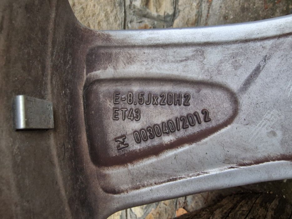 Гуми с джанти 245 35 20