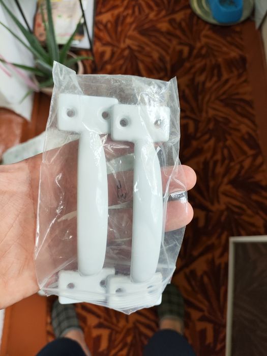 Продам новые дверные ручки