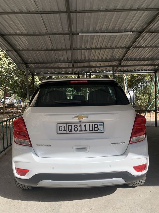 Tracker avtomobili 2020