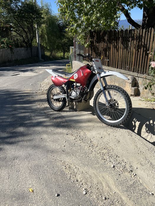 Vând motocicleta 90cc