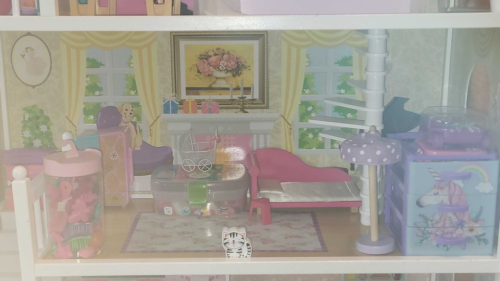 Casa Barbie cu multe accesori