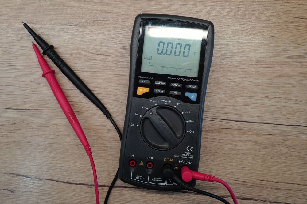 Multimetru UNI-T UT70D True RMS de Top stare perfecta