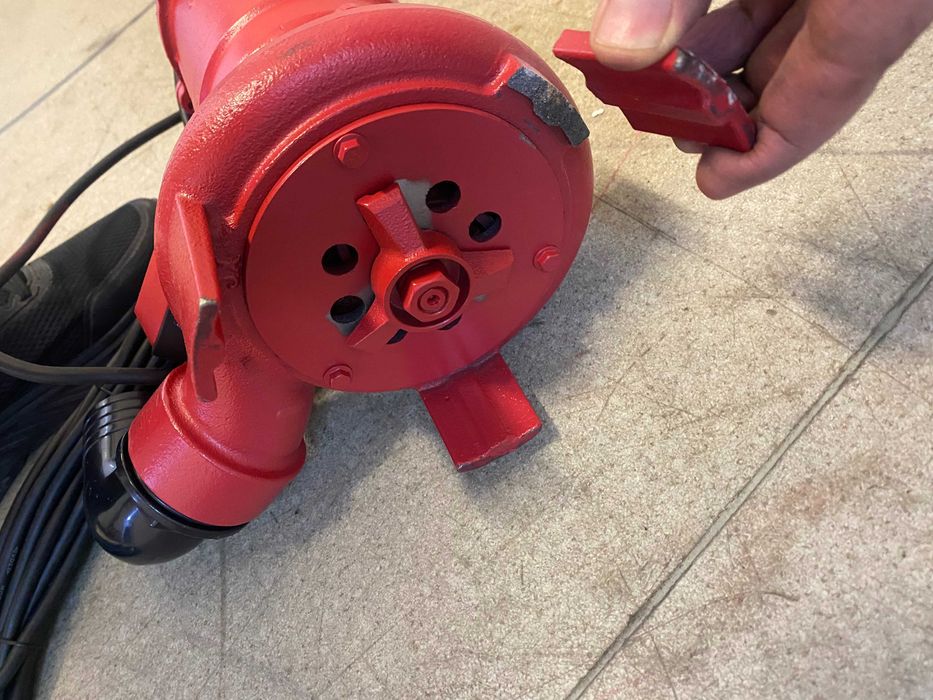 070162	Помпа водна за мръсна вода 1100W 2"230L/min9m нож RD-CAWP55