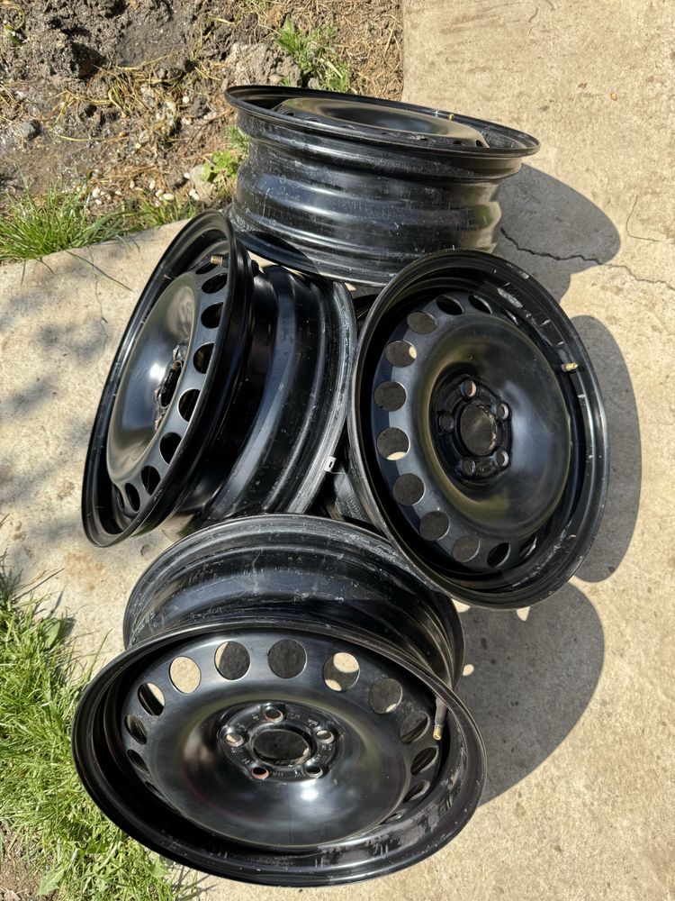 Jante Volkswagen Passat pe 15, din tablă
