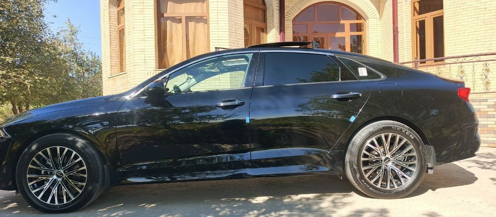 KIA K5. 5-pozitsiya. Lyuk bilan